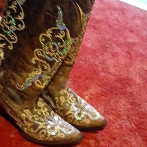 Corral boots
